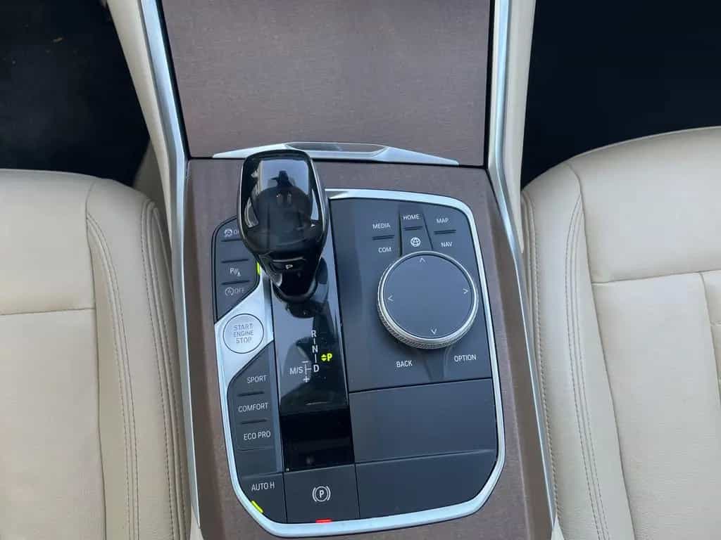 BMW 3 Series 320i xDrive Luxury/24 Monate Garantie/Leder/Driv 04/2020-photo-18