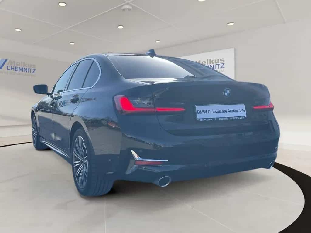 BMW 3 Series 320i xDrive Luxury/24 Monate Garantie/Leder/Driv 04/2020-photo-2
