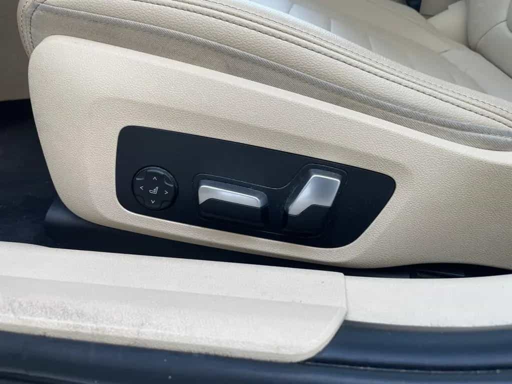 BMW 3 Series 320i xDrive Luxury/24 Monate Garantie/Leder/Driv 04/2020-photo-20