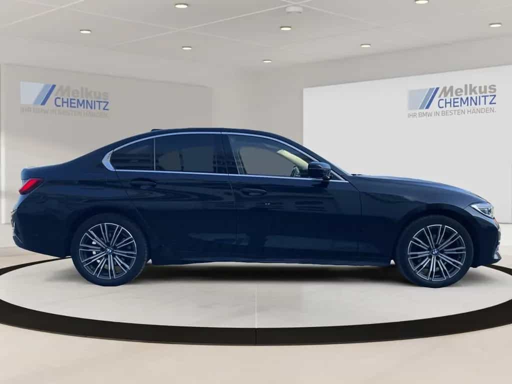 BMW 3 Series 320i xDrive Luxury/24 Monate Garantie/Leder/Driv 04/2020-photo-5