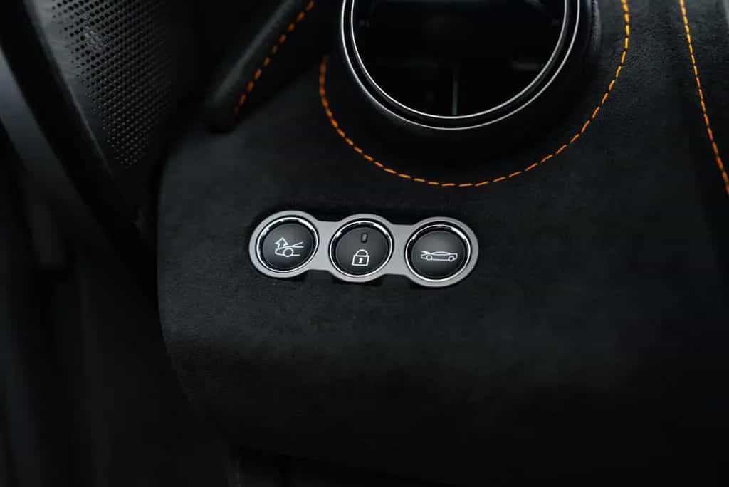 McLaren 750S Spider CARBON/PERFORMANCE/360°CAMERA/B&W 02/2024-photo-16