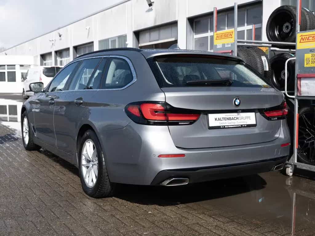 BMW 5 Series 520d Touring PANO HUD LED ACC W-LAN NAVI KAMERA 01/2023-photo-1