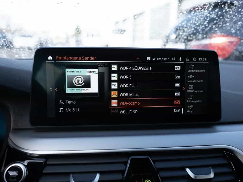 BMW 5 Series 520d Touring PANO HUD LED ACC W-LAN NAVI KAMERA 01/2023-photo-13
