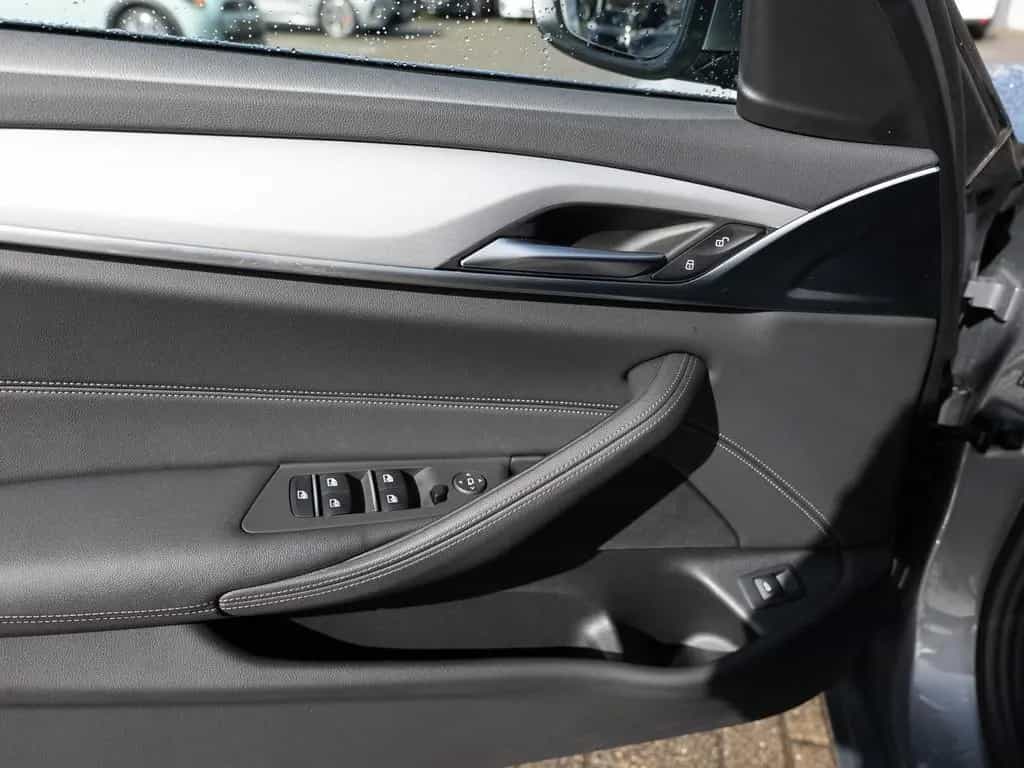 BMW 5 Series 520d Touring PANO HUD LED ACC W-LAN NAVI KAMERA 01/2023-photo-25