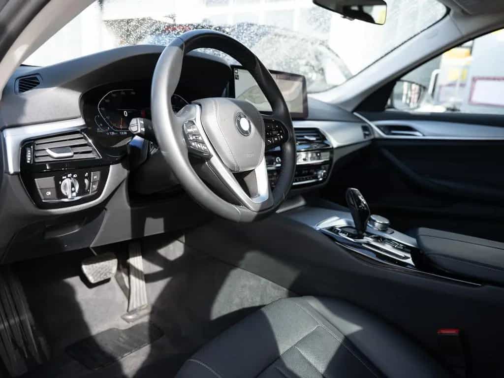 BMW 5 Series 520d Touring PANO HUD LED ACC W-LAN NAVI KAMERA 01/2023-photo-4