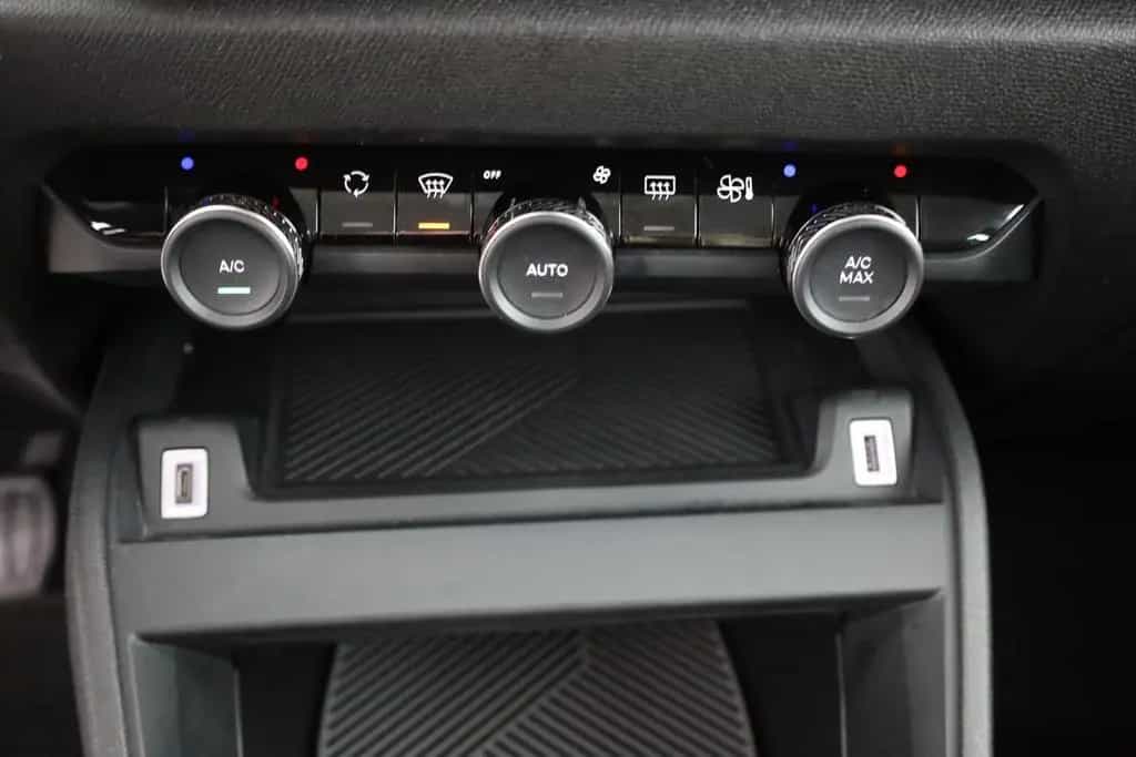 Citroën C4 1.2  e-THP EAT8 Feel Pack LED Navi Kamera PDC 06/2023-photo-11