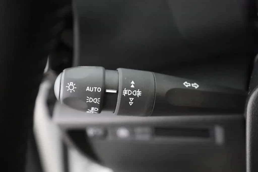 Citroën C4 1.2  e-THP EAT8 Feel Pack LED Navi Kamera PDC 06/2023-photo-17