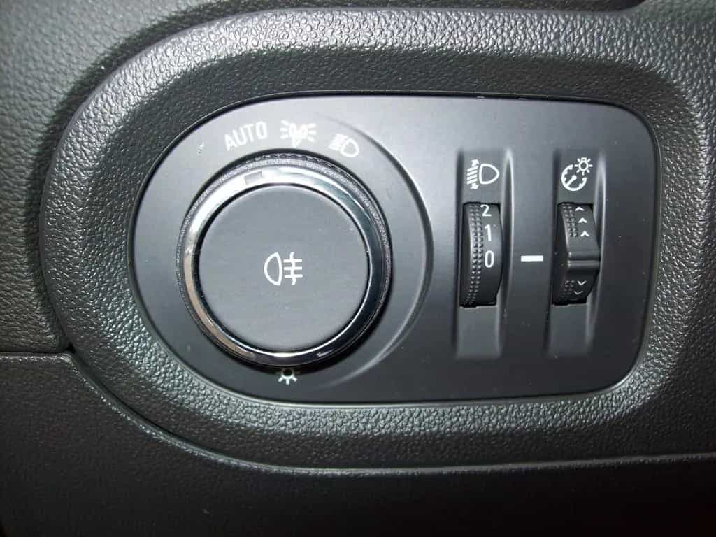 Opel Grandland (X) 1.2 T LED 360* SHZ LHZ Navi AHK 10/2021-photo-11