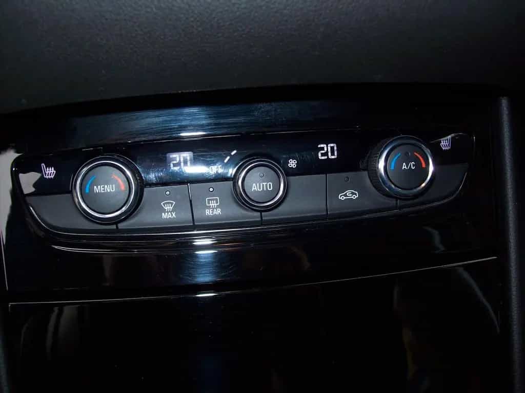 Opel Grandland (X) 1.2 T LED 360* SHZ LHZ Navi AHK 10/2021-photo-18