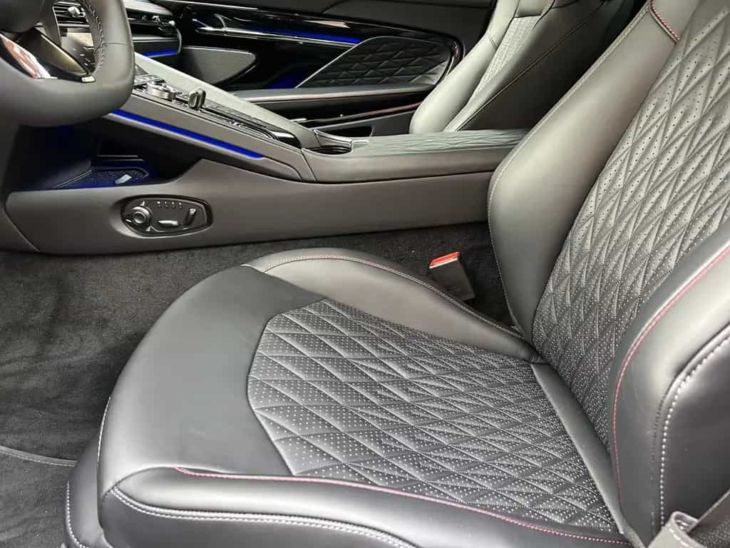 Aston Martin DB12 Coupe null-photo-8