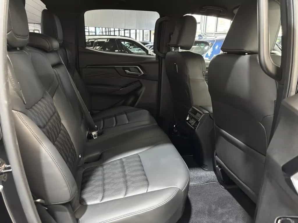 Isuzu D-Max Double Cab 1.9 V-Cross 163HP 02/2026-photo-12