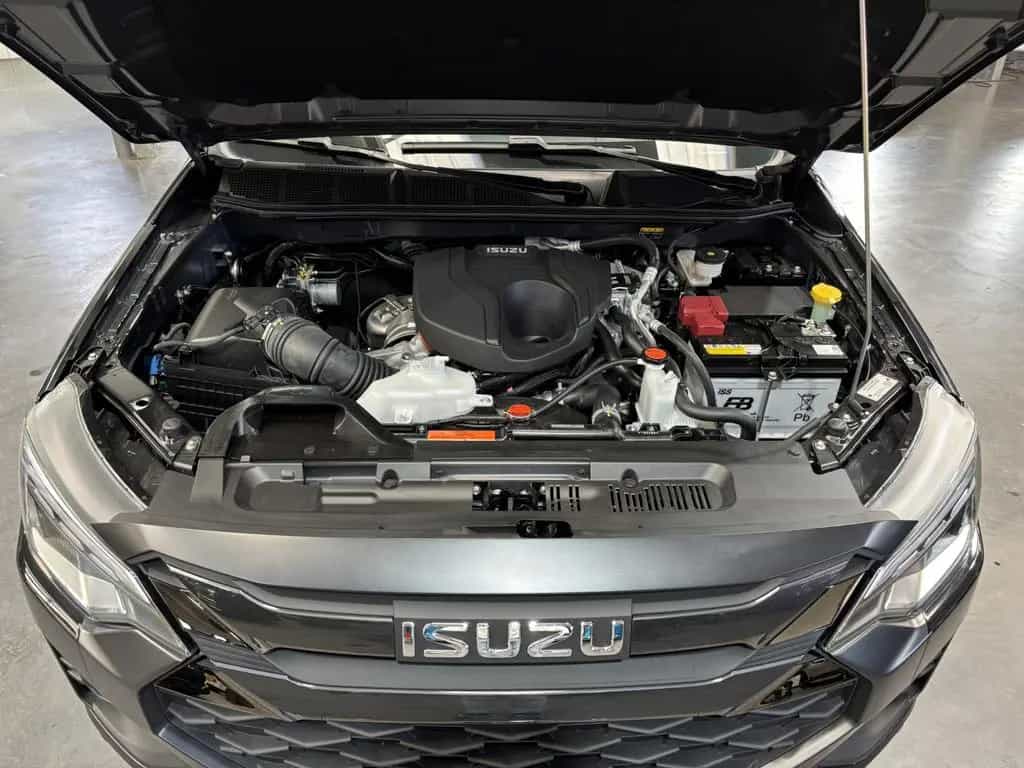Isuzu D-Max Double Cab 1.9 V-Cross 163HP 02/2026-photo-8