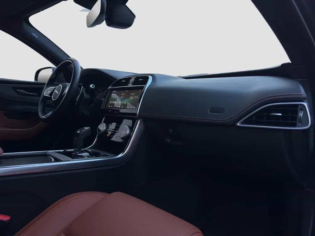 Jaguar XE D180 R-Dynamic SE Lim 360°|HuD|Leder|TWA|Memo 06/2019-photo-8
