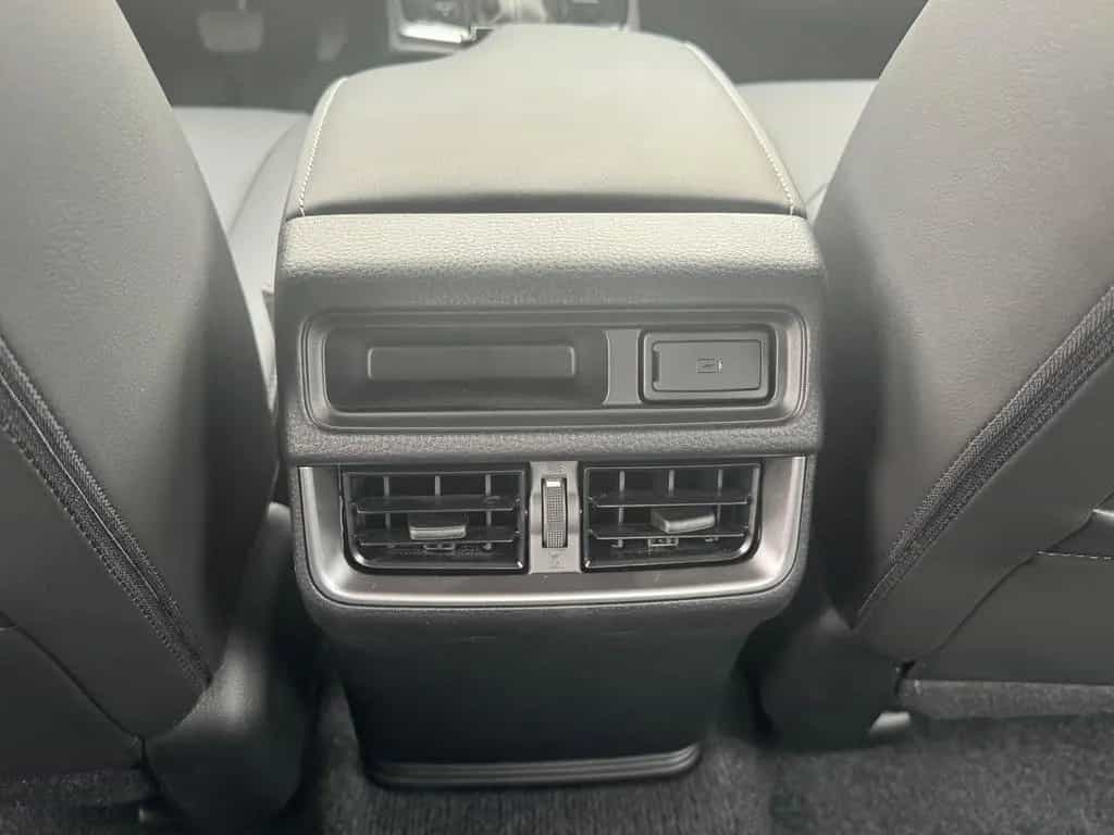Isuzu D-Max Double Cab 4WD LS 11/2025-photo-12