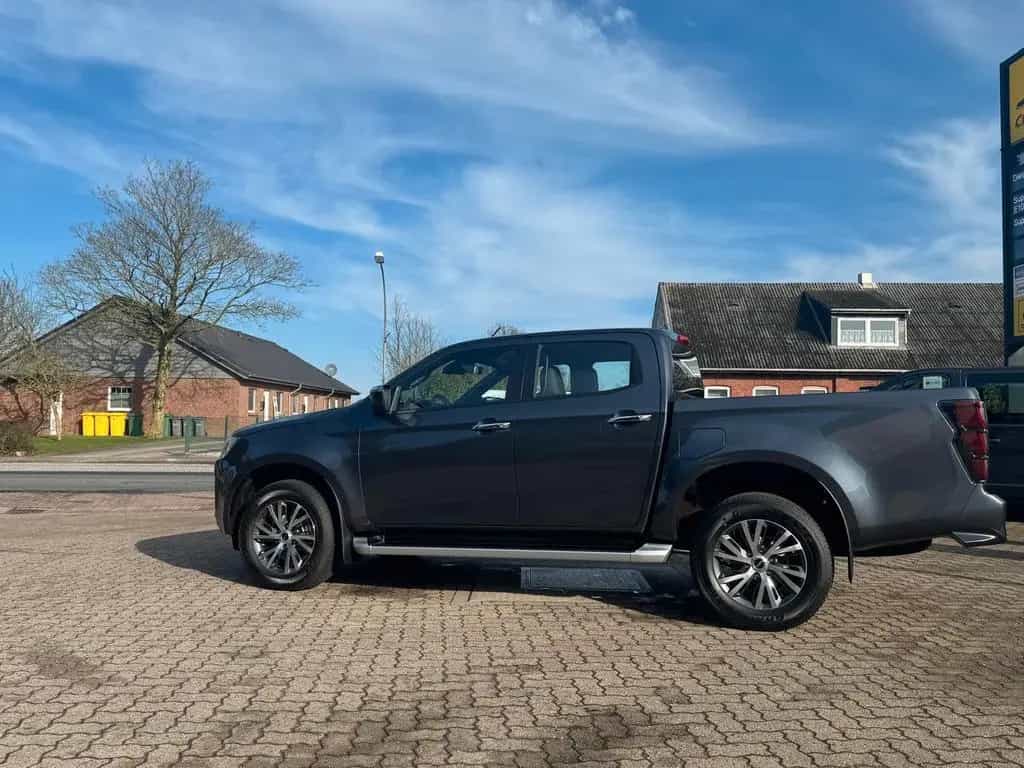 Isuzu D-Max Double Cab 4WD LS 11/2025-photo-4