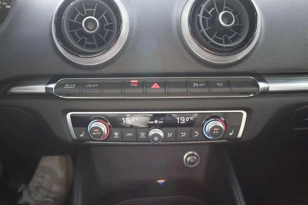 Audi A3 35 TFSI cylinder on demand Limousine sport|NA 07/2019-photo-21