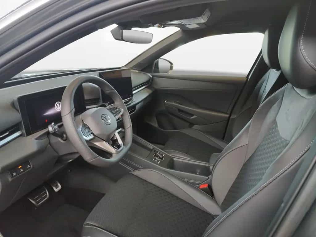 Volkswagen T-Roc R-Line 1.5 l eTSI OPF 110 kW (150 PS) 7-Ga null-photo-1