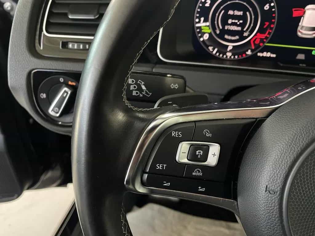 Volkswagen Golf 1.4 TSI DSG R-Line Virtual Kamera ACC LED 02/2018-photo-18