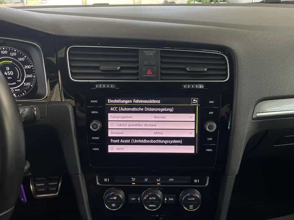 Volkswagen Golf 1.4 TSI DSG R-Line Virtual Kamera ACC LED 02/2018-photo-21