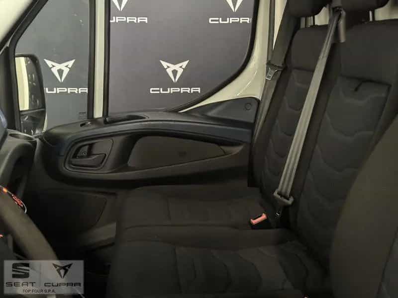 Iveco Daily Daily 33S14SV 2.3HPT PM-SL-TM Furgon 04/2019-photo-4