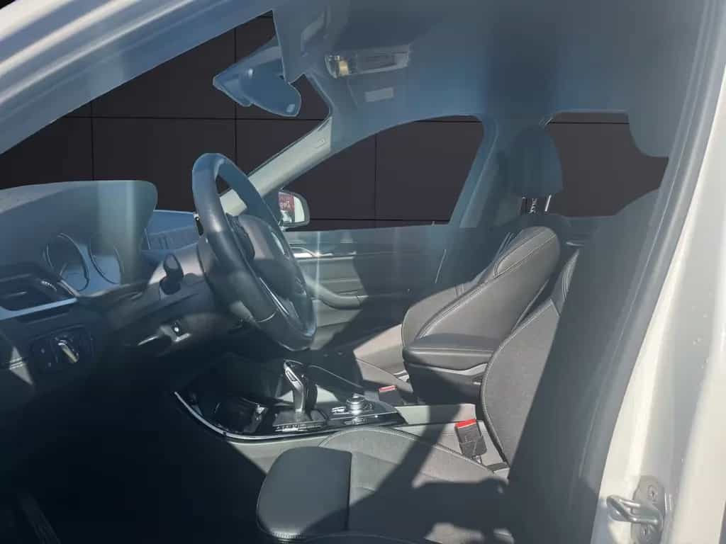 BMW X1 sDrive 18i Sport/ LED / Navi / SHZ / Garantie 08/2019-photo-10