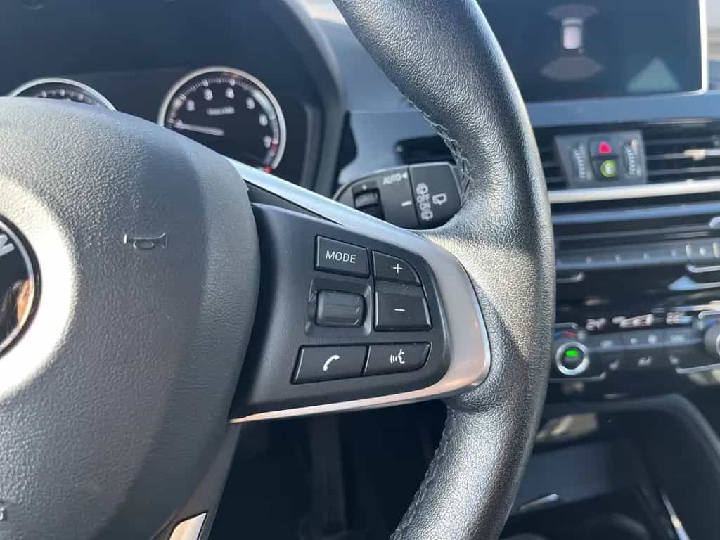 BMW X1 sDrive 18i Sport/ LED / Navi / SHZ / Garantie 08/2019-photo-16