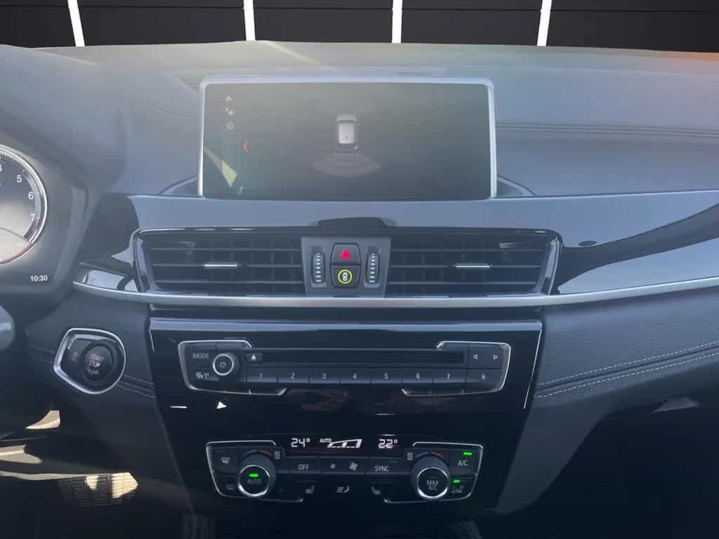 BMW X1 sDrive 18i Sport/ LED / Navi / SHZ / Garantie 08/2019-photo-19