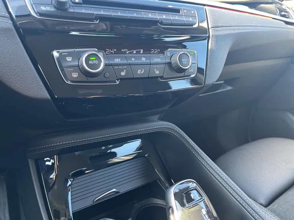BMW X1 sDrive 18i Sport/ LED / Navi / SHZ / Garantie 08/2019-photo-24