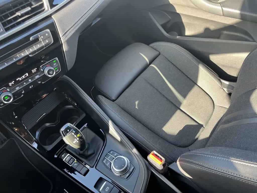 BMW X1 sDrive 18i Sport/ LED / Navi / SHZ / Garantie 08/2019-photo-26