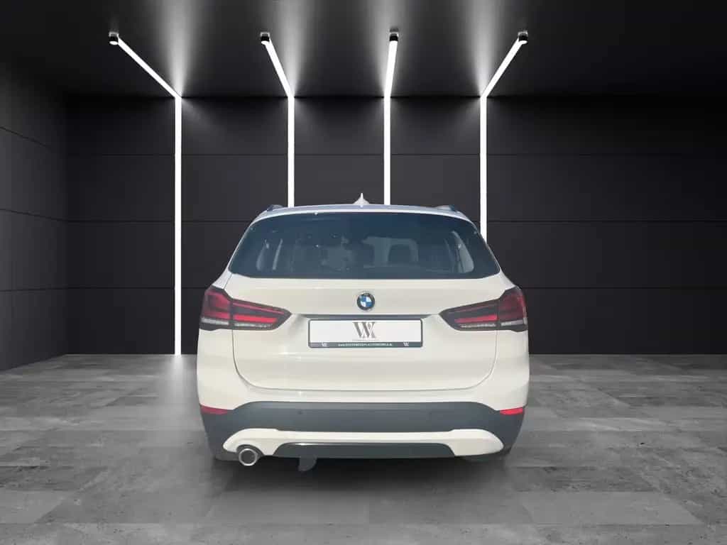 BMW X1 sDrive 18i Sport/ LED / Navi / SHZ / Garantie 08/2019-photo-3