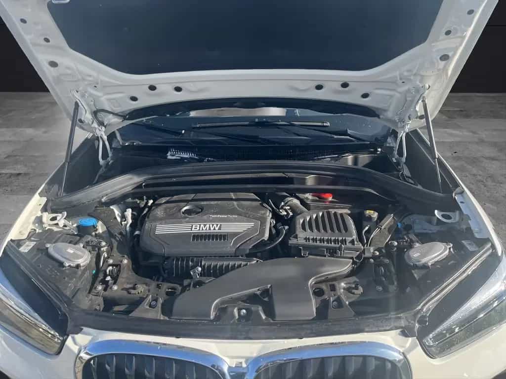BMW X1 sDrive 18i Sport/ LED / Navi / SHZ / Garantie 08/2019-photo-8