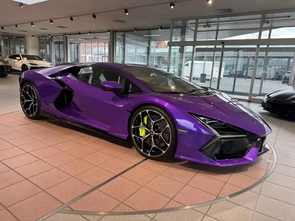 Lamborghini Revuelto "Carbon" 08/2025-photo-1