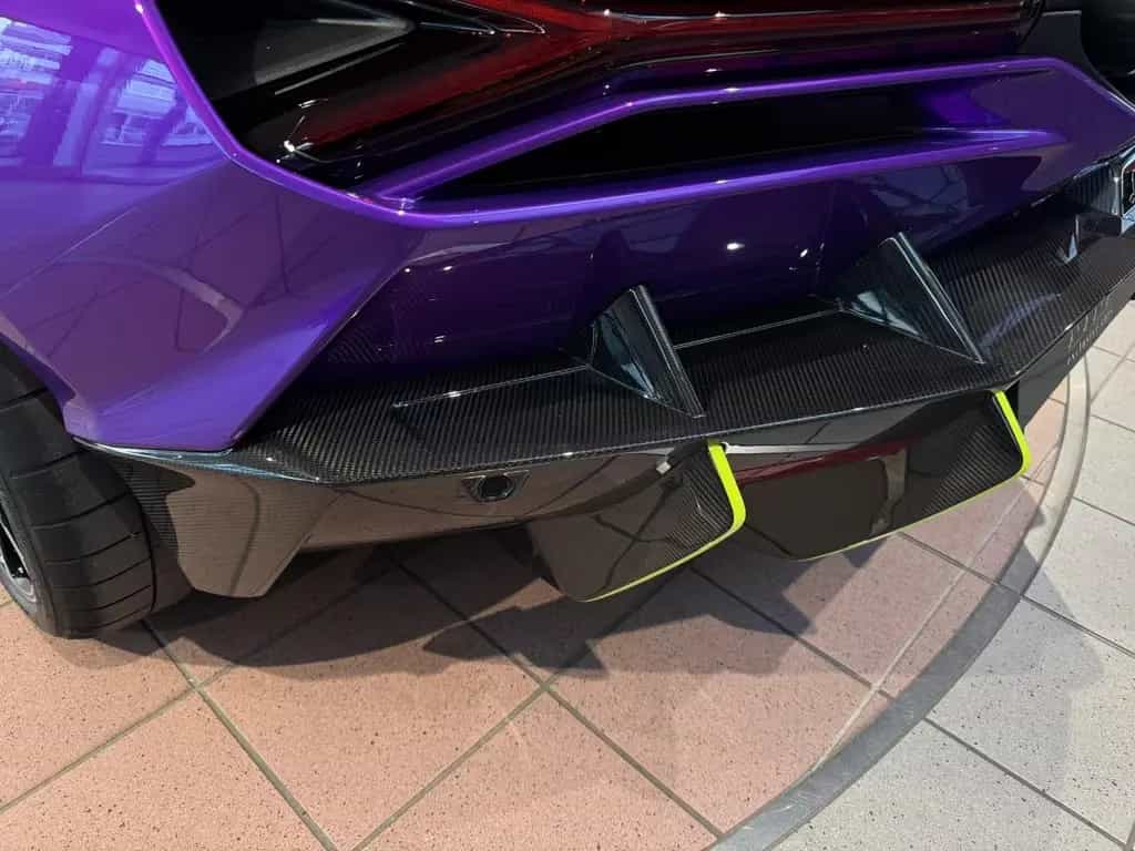 Lamborghini Revuelto "Carbon" 08/2025-photo-16