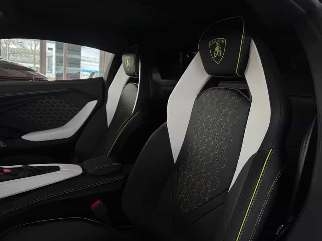Lamborghini Revuelto "Carbon" 08/2025-photo-19