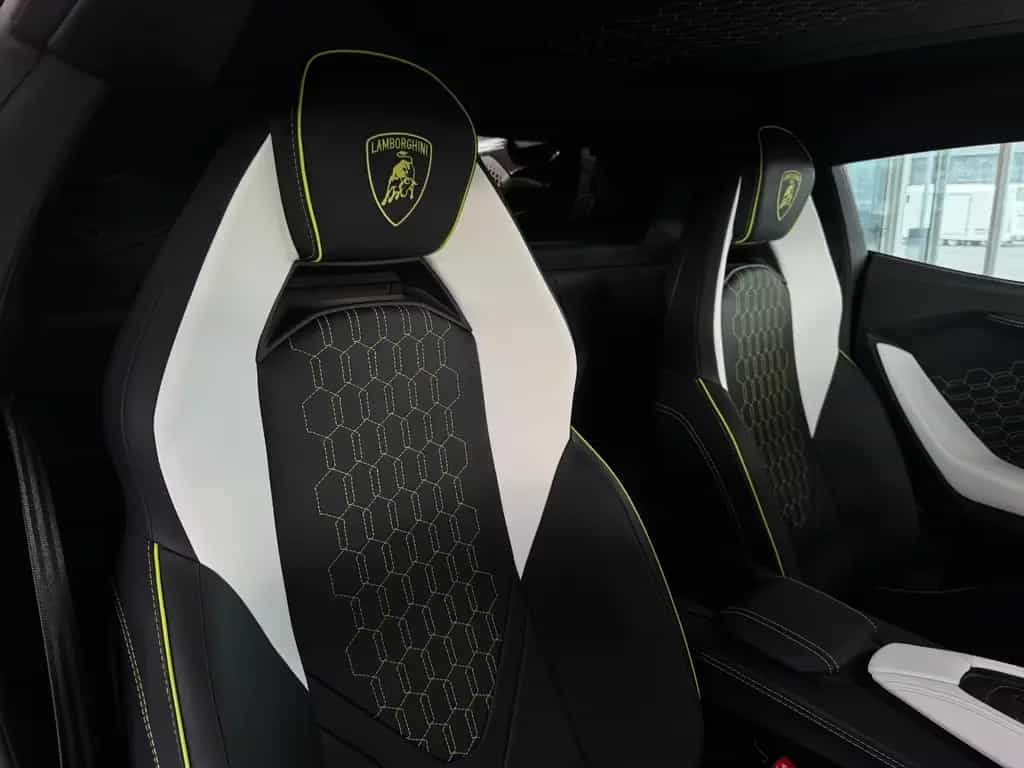 Lamborghini Revuelto "Carbon" 08/2025-photo-23