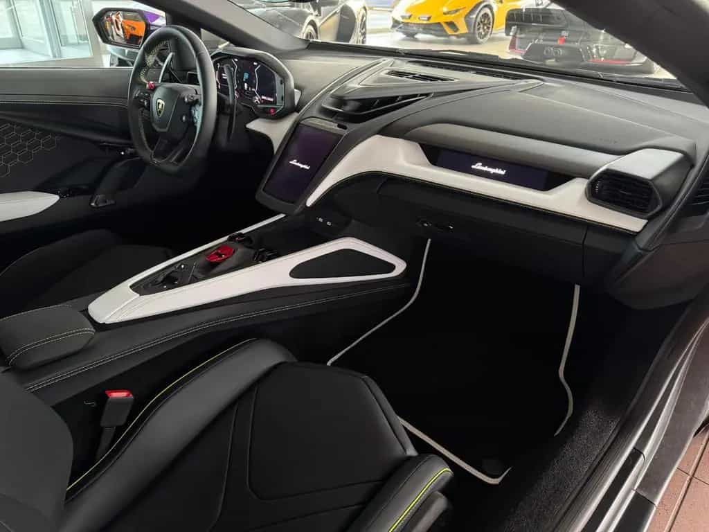 Lamborghini Revuelto "Carbon" 08/2025-photo-25