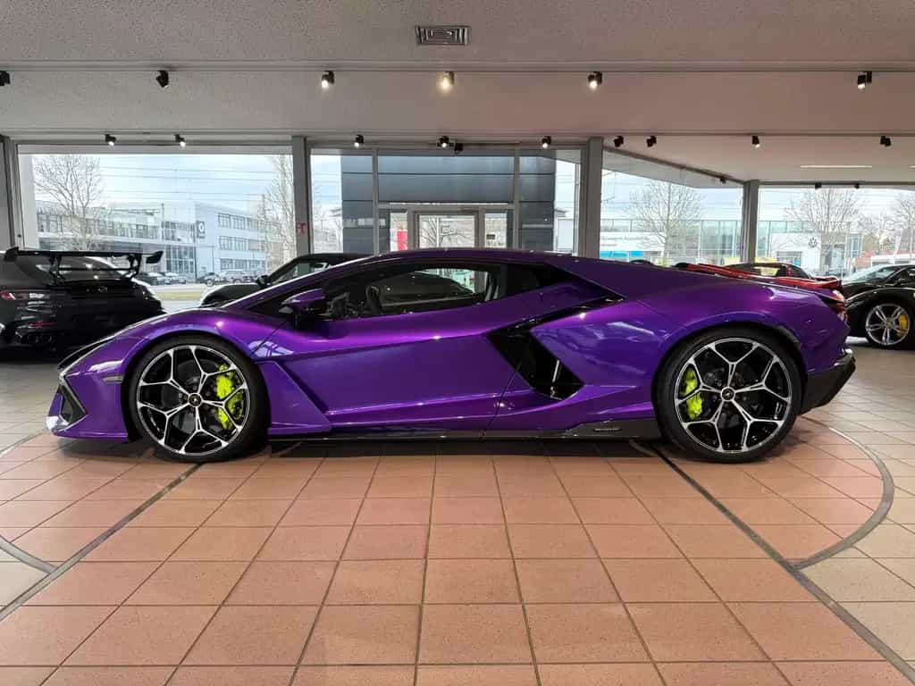 Lamborghini Revuelto "Carbon" 08/2025-photo-5