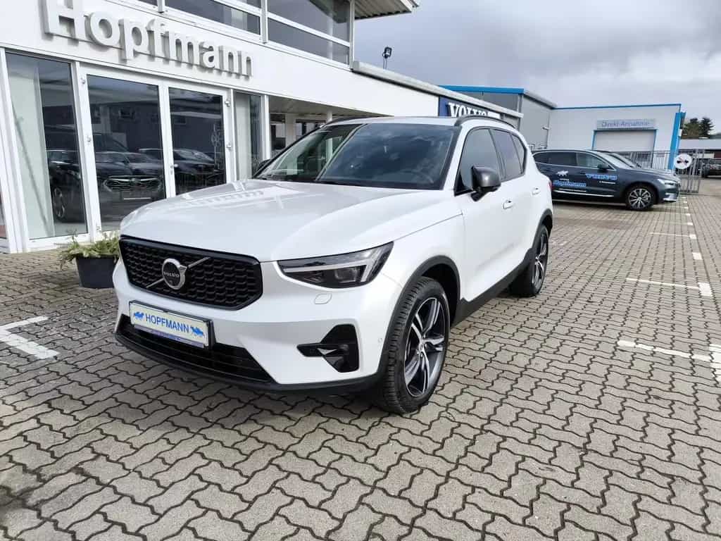 Volvo XC40 B3 Benzin Plus Dark 06/2025-photo-0
