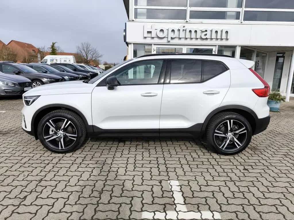Volvo XC40 B3 Benzin Plus Dark 06/2025-photo-1