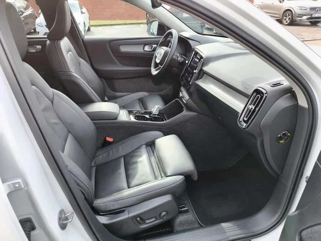 Volvo XC40 B3 Benzin Plus Dark 06/2025-photo-10