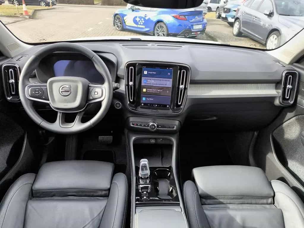 Volvo XC40 B3 Benzin Plus Dark 06/2025-photo-11
