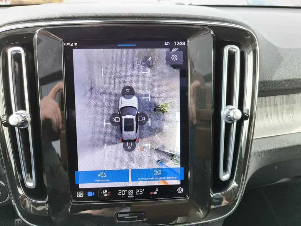 Volvo XC40 B3 Benzin Plus Dark 06/2025-photo-18