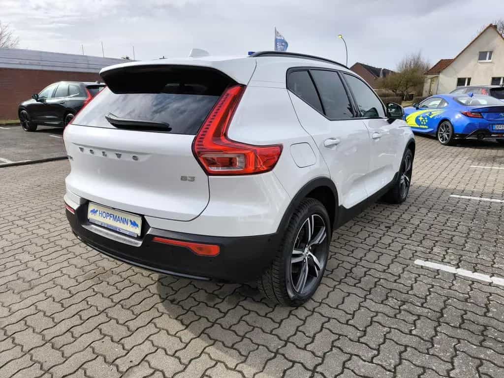 Volvo XC40 B3 Benzin Plus Dark 06/2025-photo-4