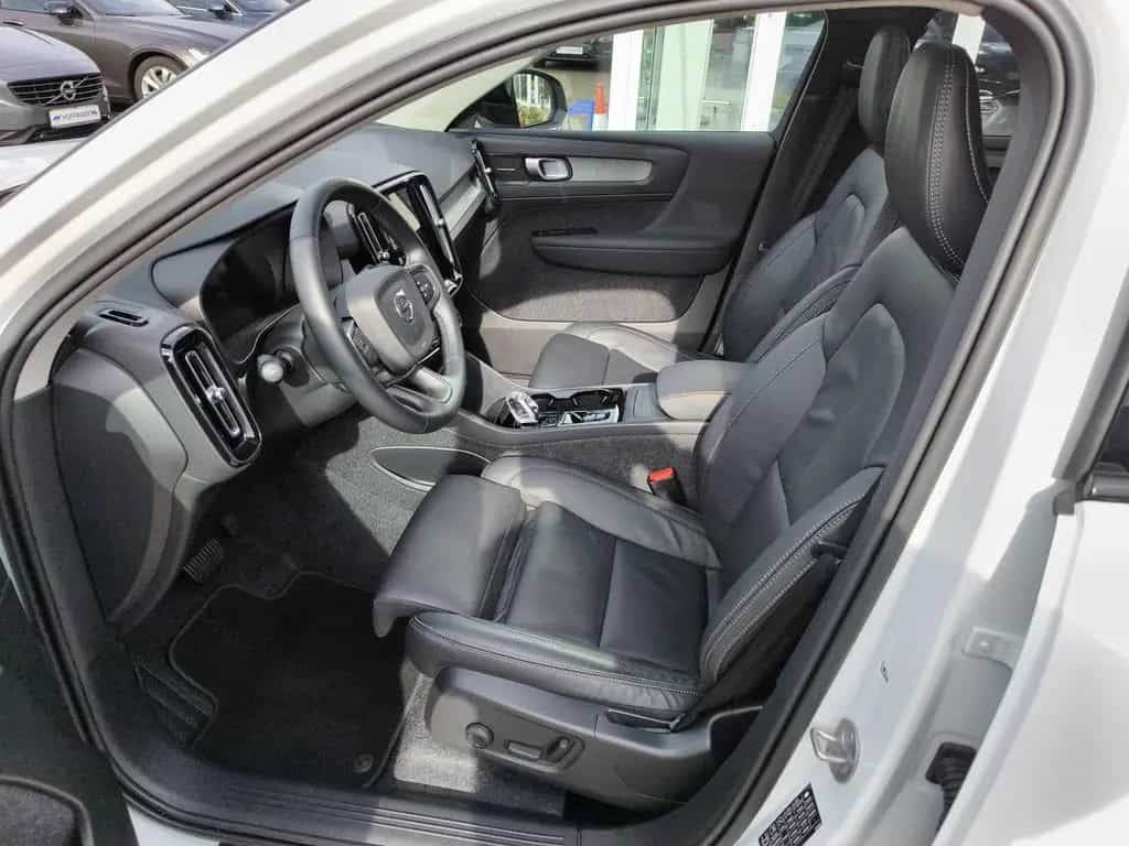 Volvo XC40 B3 Benzin Plus Dark 06/2025-photo-7
