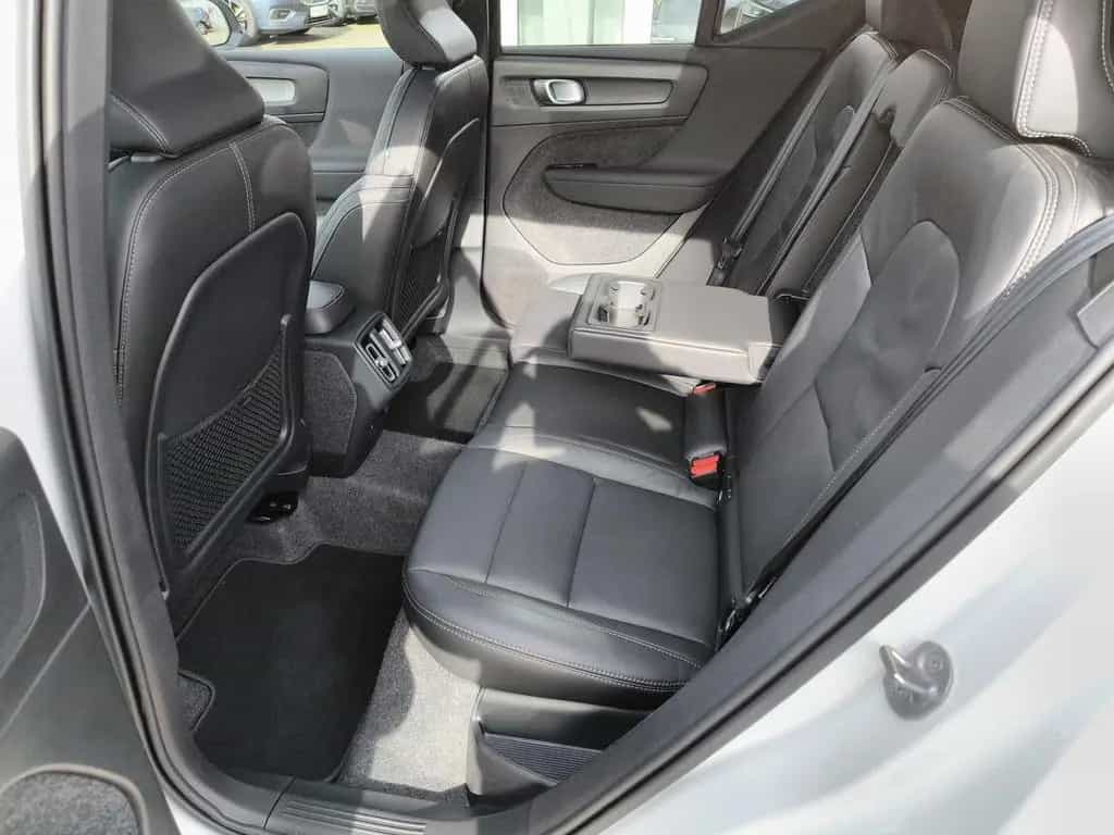 Volvo XC40 B3 Benzin Plus Dark 06/2025-photo-8