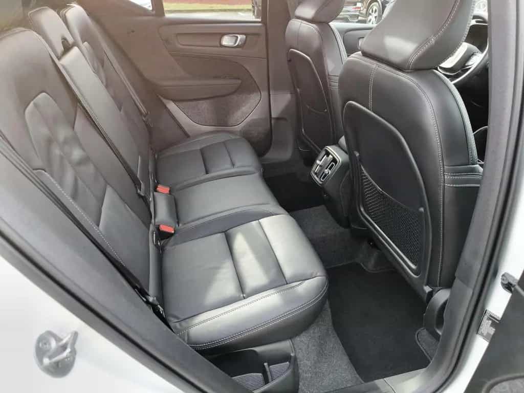 Volvo XC40 B3 Benzin Plus Dark 06/2025-photo-9
