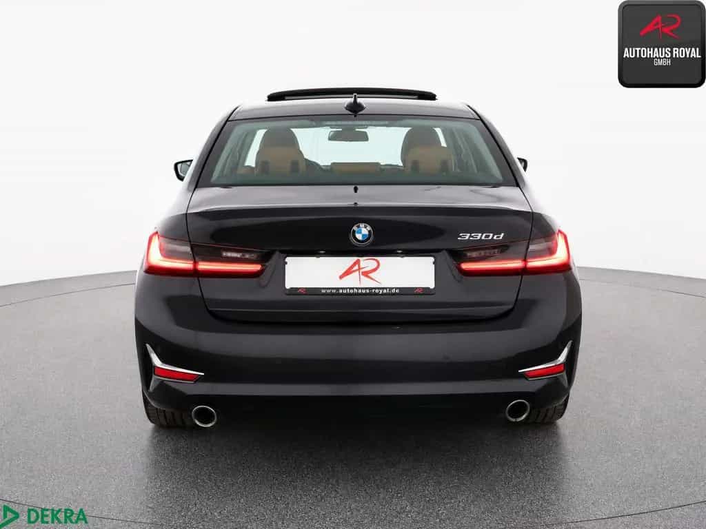 BMW 330 d LUXURY LINE GLASDACH,ACC,KEYLESS,TOTWINKEL 01/2020-photo-3