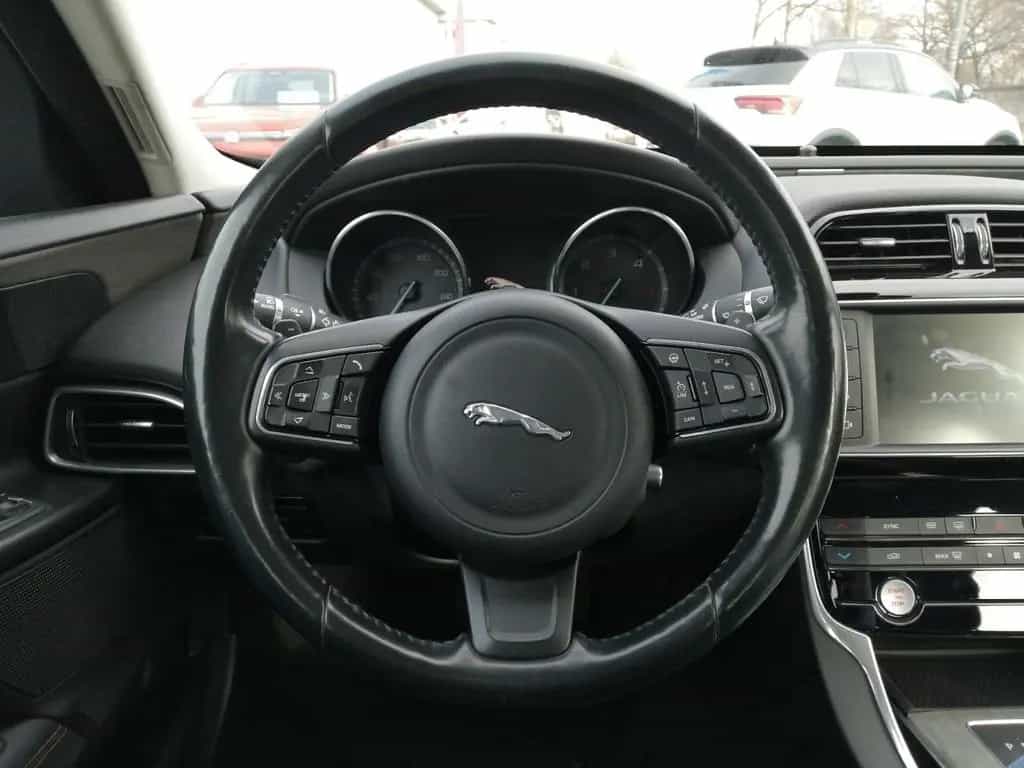 Jaguar XE Prestige E-Performance PANO,Leder,2xKlima,AUT 03/2016-photo-11