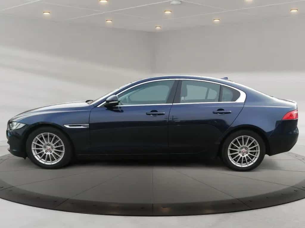 Jaguar XE Prestige E-Performance PANO,Leder,2xKlima,AUT 03/2016-photo-2