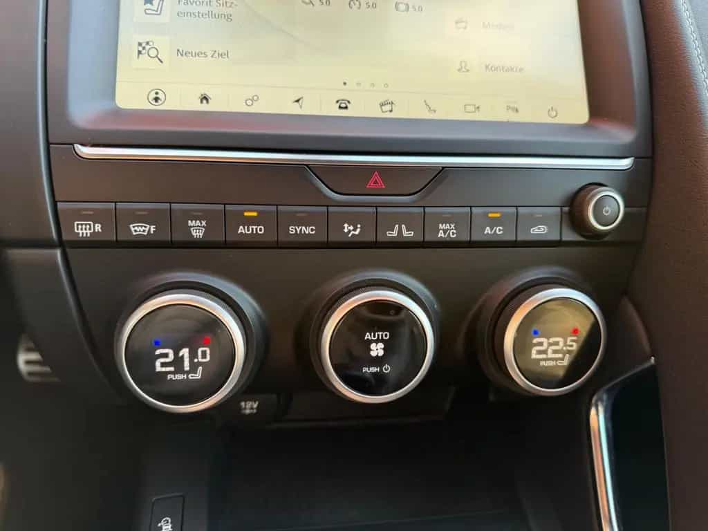 Jaguar E-Pace R-Dynamic S AWD=Leder-Kamera-Carplay-AHK= 11/2019-photo-14
